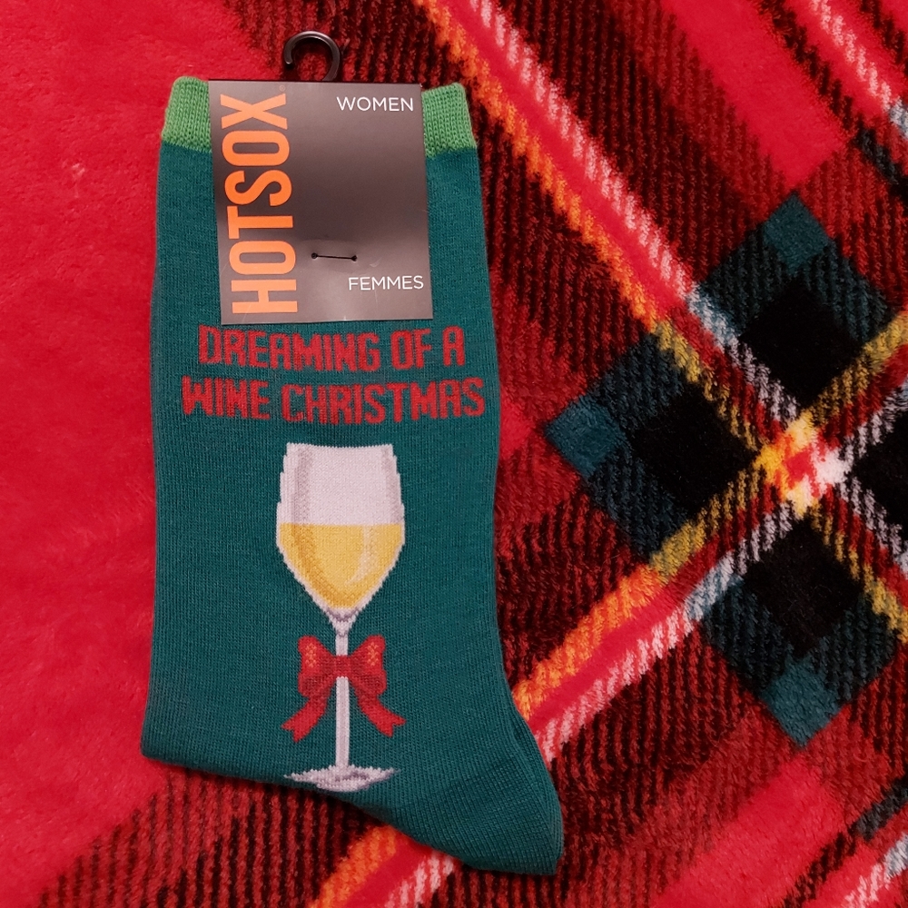 NWT 🏷 Hot Sox | Dreaming Of A Wine Christmas Crew Socks